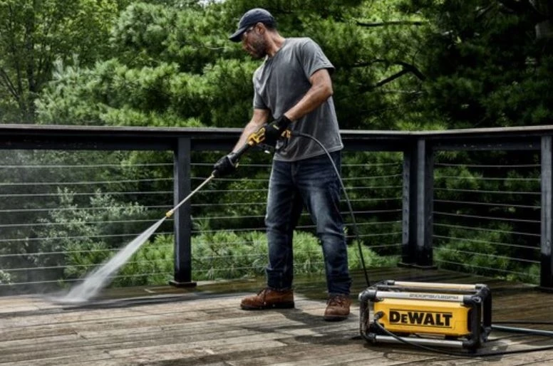 DeWalt 2,100 MAX psi* Electric Jobsite Cold Water Pressure Washer 9 DeWalt 2,100 MAX psi* Electric Jobsite Cold Water Pressure Washer - Image 7