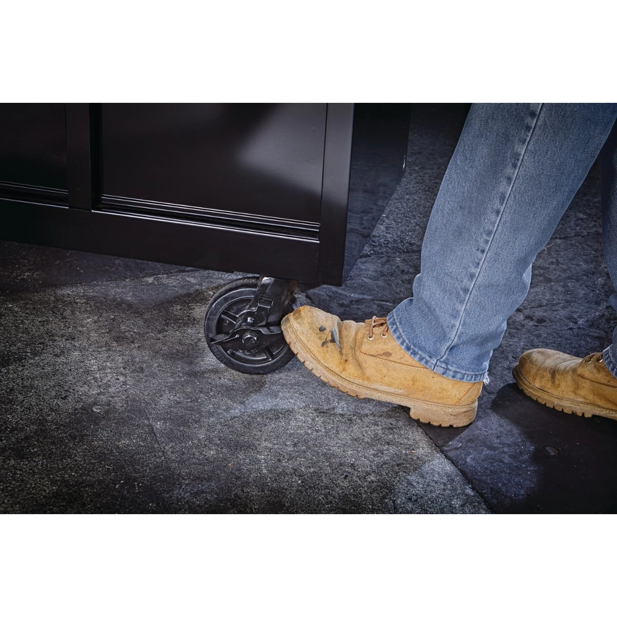 DEWALT 700 Series 41in 9 Drawer Rolling Tool Cabinet 4 DEWALT 700 Series 41in 9 Drawer Rolling Tool Cabinet - Image 2