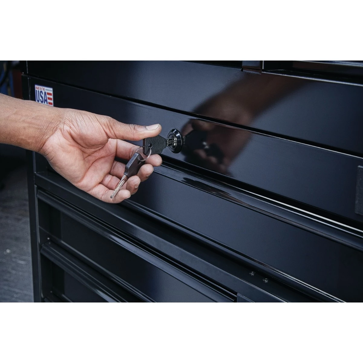 DEWALT 700 Series 41in 9 Drawer Rolling Tool Cabinet 5 DEWALT 700 Series 41in 9 Drawer Rolling Tool Cabinet - Image 3